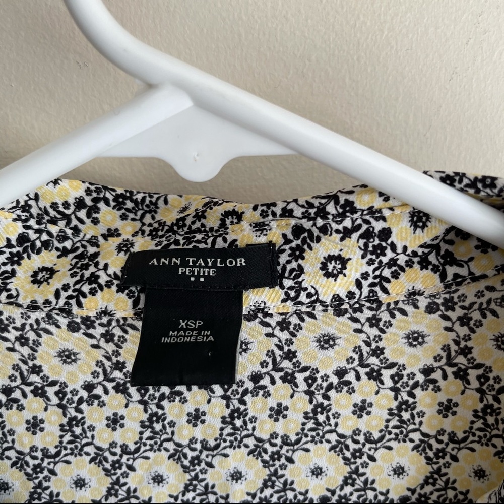 Ann Taylor Popover Floral Tab Sleeve Career Blouse - Picture 3 of 6